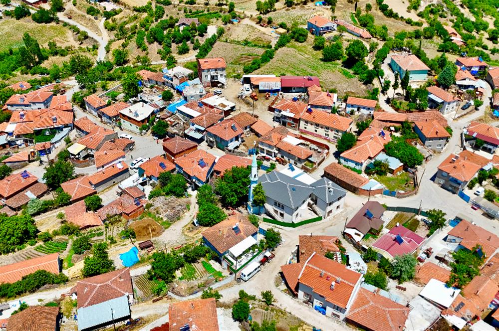 BAYAT MH. İKİ KAT İMARLI İZMİR YOLUNA 1,5 KM 739 M2 SATILIK ARSA