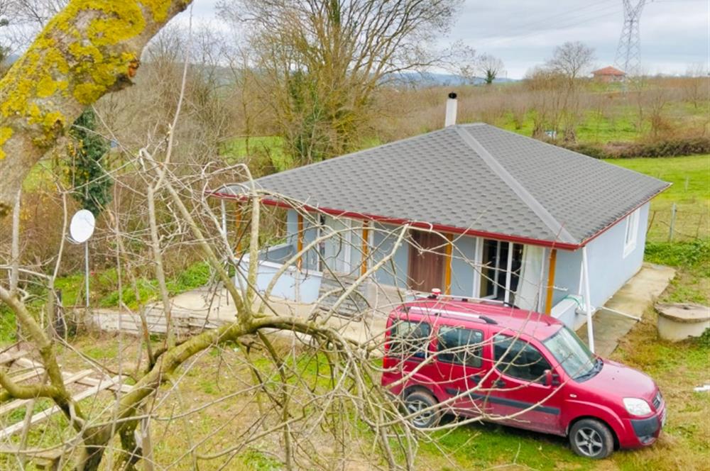 KANDIRA DA , İÇİNDE YAPI KAYIT BELGELİ EV OLAN 1.886 m2 TARLA
