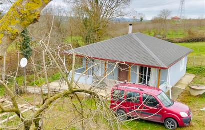 KANDIRA DA , İÇİNDE YAPI KAYIT BELGELİ EV OLAN 1.886 m2 TARLA