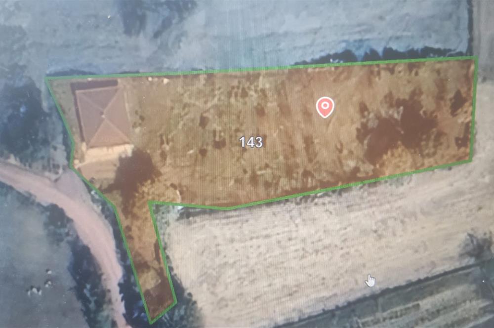 KANDIRA DA , İÇİNDE YAPI KAYIT BELGELİ EV OLAN 1.886 m2 TARLA