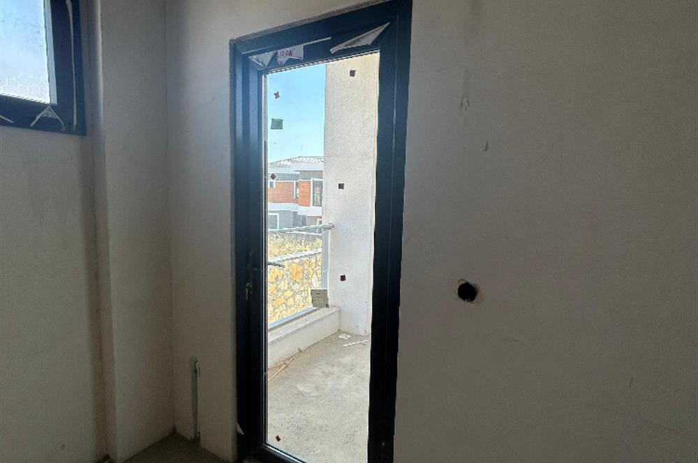 C21 LOCA'DAN KALAYCILAR'DA GENİŞ ARSA PAYLI VİLLA