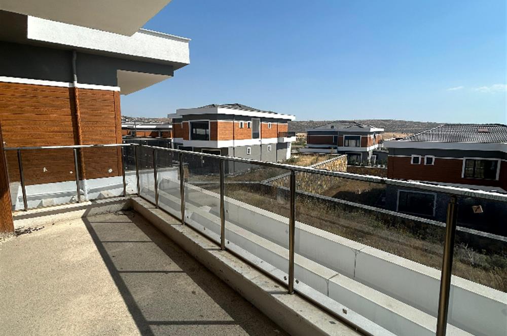 C21 LOCA'DAN KALAYCILAR'DA GENİŞ ARSA PAYLI VİLLA