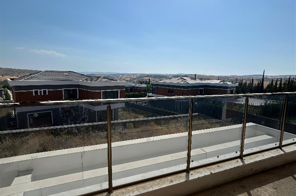 C21 LOCA'DAN KALAYCILAR'DA GENİŞ ARSA PAYLI VİLLA