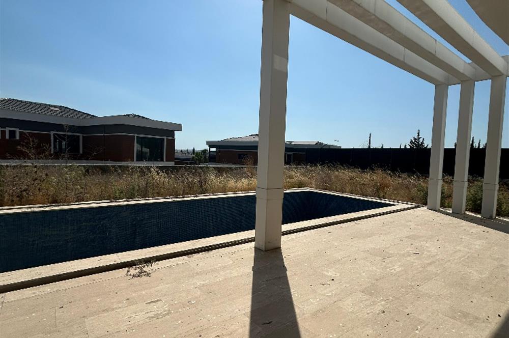 C21 LOCA'DAN KALAYCILAR'DA GENİŞ ARSA PAYLI VİLLA