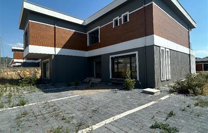 C21 LOCA'DAN KALAYCILAR'DA GENİŞ ARSA PAYLI VİLLA