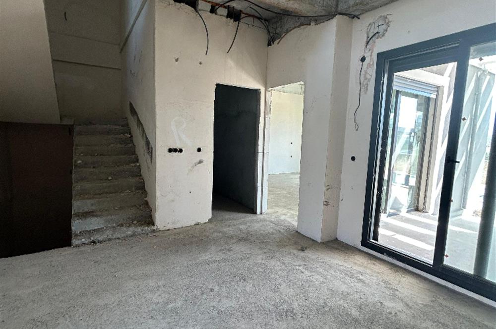 C21 LOCA'DAN KALAYCILAR'DA GENİŞ ARSA PAYLI VİLLA