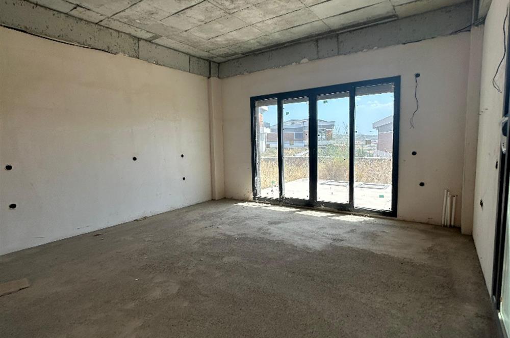 C21 LOCA'DAN KALAYCILAR'DA GENİŞ ARSA PAYLI VİLLA
