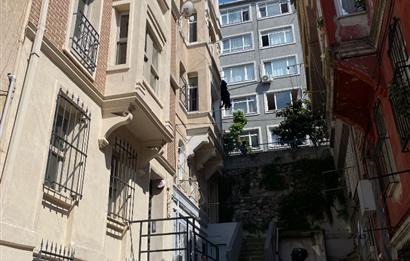 BEYOĞLU'NDA LÜKS 1+0 EŞYALI KİRALIK DAİRE