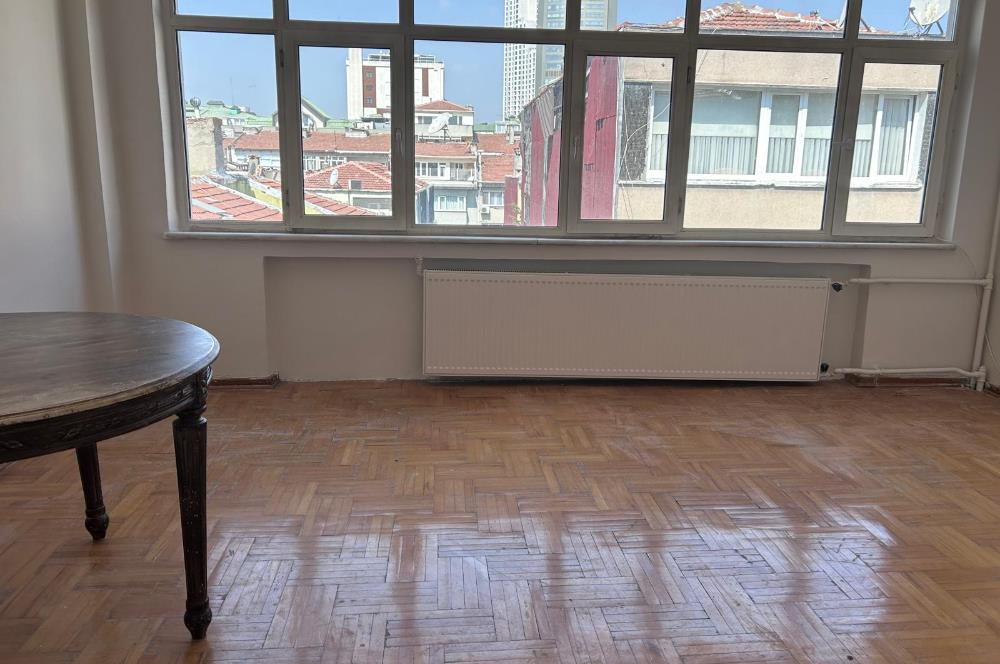 ŞİŞLİ BOMONTİ'DE 2+1 AYDINLIK DAİRE