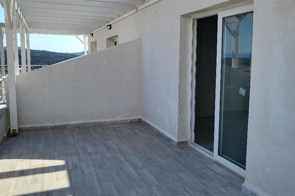 Sea view apartment for sale in Kıyıkışlacık complex