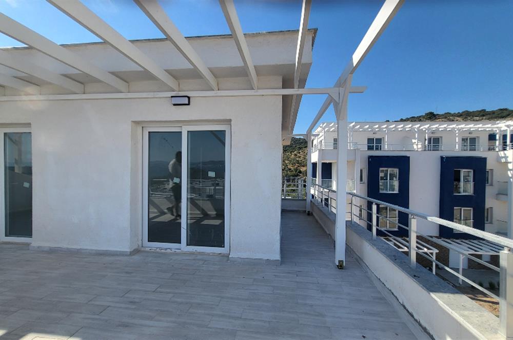 Sea view apartment for sale in Kıyıkışlacık complex
