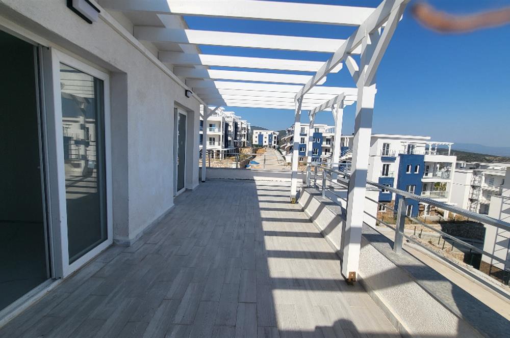 Sea view apartment for sale in Kıyıkışlacık complex