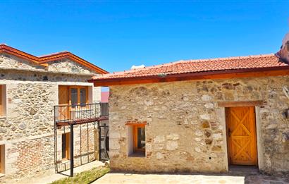 Datça Karaköyde 220 m2 Arsa içinde Taş ev ve Müştemilatı 