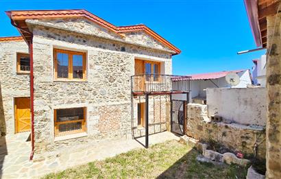 Datça Karaköyde 220 m2 Arsa içinde Taş ev ve Müştemilatı 