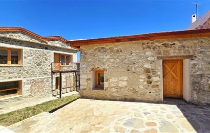 Datça Karaköyde 220 m2 Arsa içinde Taş ev ve Müştemilatı 