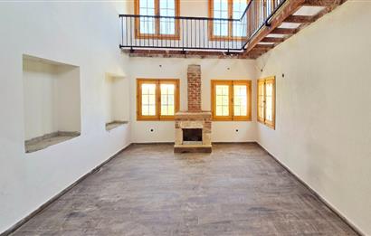 Datça Karaköyde 220 m2 Arsa içinde Taş ev ve Müştemilatı 