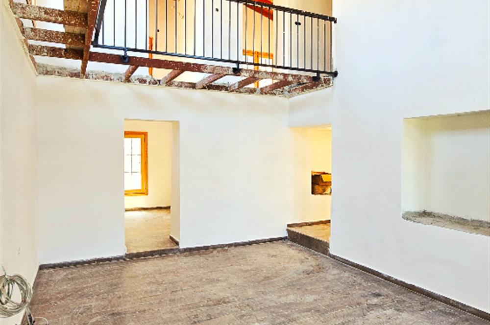 Datça Karaköyde 220 m2 Arsa içinde Taş ev ve Müştemilatı 