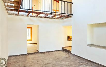 Datça Karaköyde 220 m2 Arsa içinde Taş ev ve Müştemilatı 
