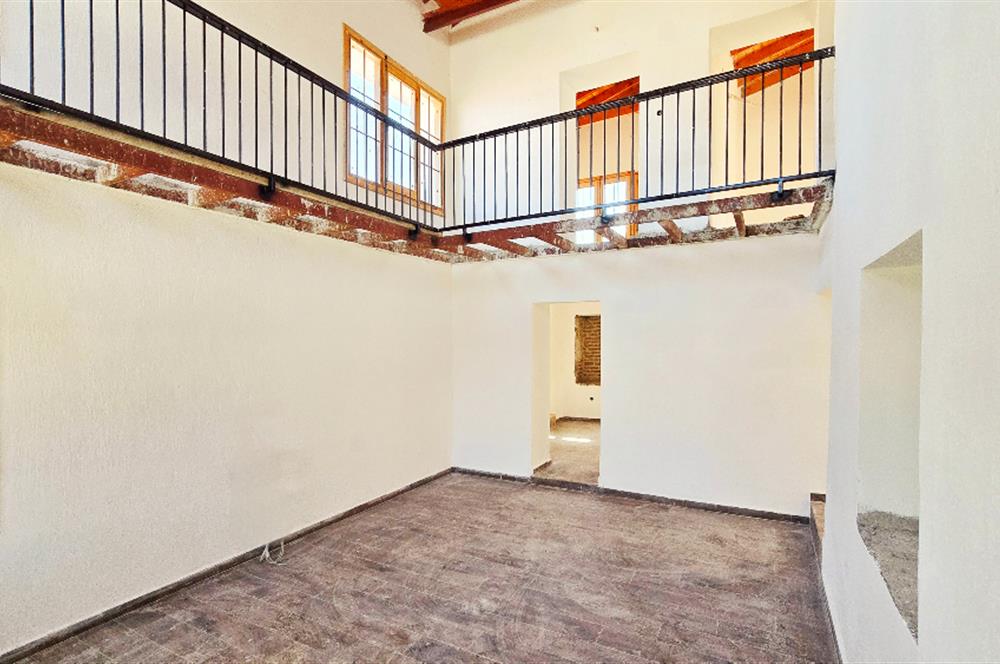Datça Karaköyde 220 m2 Arsa içinde Taş ev ve Müştemilatı 