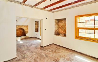 Datça Karaköyde 220 m2 Arsa içinde Taş ev ve Müştemilatı 