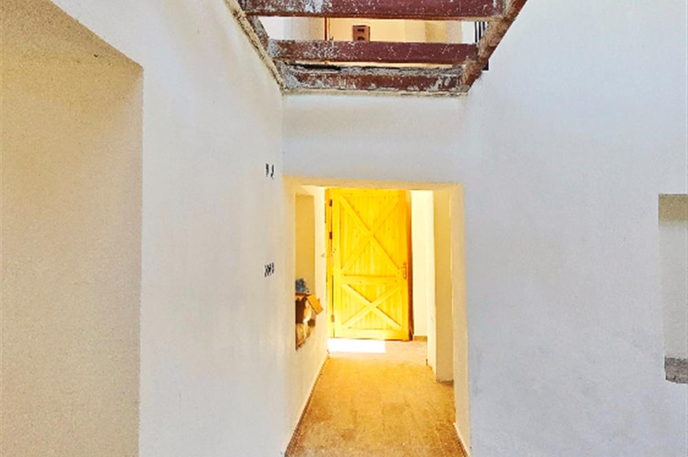 Datça Karaköyde 220 m2 Arsa içinde Taş ev ve Müştemilatı 