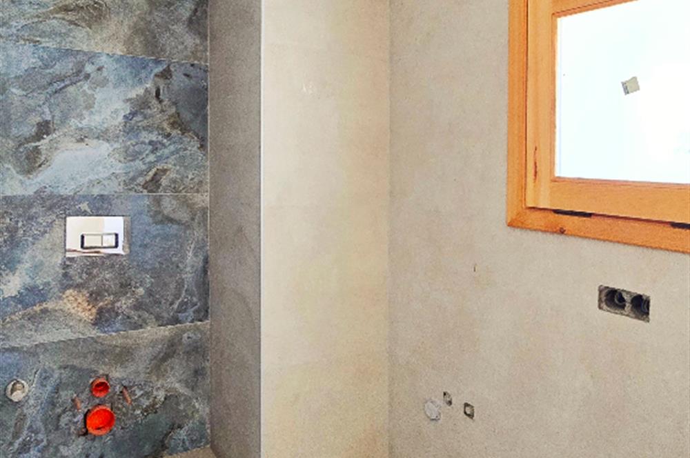 Datça Karaköyde 220 m2 Arsa içinde Taş ev ve Müştemilatı 
