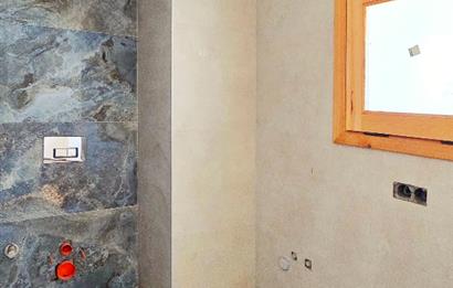 Datça Karaköyde 220 m2 Arsa içinde Taş ev ve Müştemilatı 
