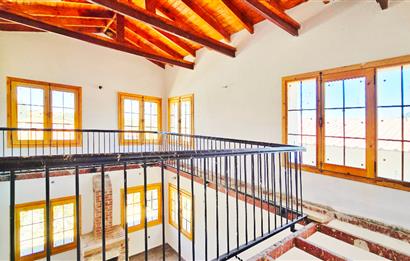 Datça Karaköyde 220 m2 Arsa içinde Taş ev ve Müştemilatı 