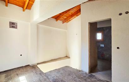 Datça Karaköyde 220 m2 Arsa içinde Taş ev ve Müştemilatı 