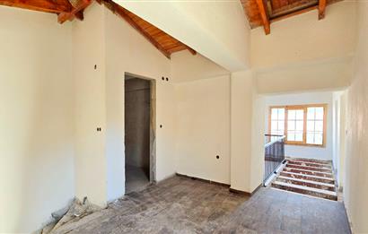 Datça Karaköyde 220 m2 Arsa içinde Taş ev ve Müştemilatı 