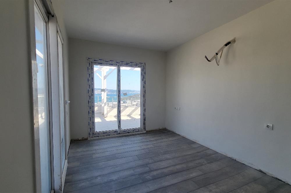 Sea view apartment for sale in Kıyıkışlacık complex