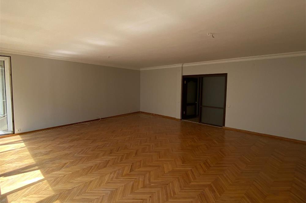 Şişli Teşvikiyede Prestijli Konumda Kiralık Ferah 4+1 Daire