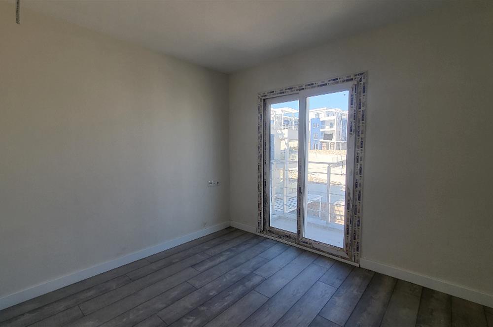 Sea view apartment for sale in Kıyıkışlacık complex