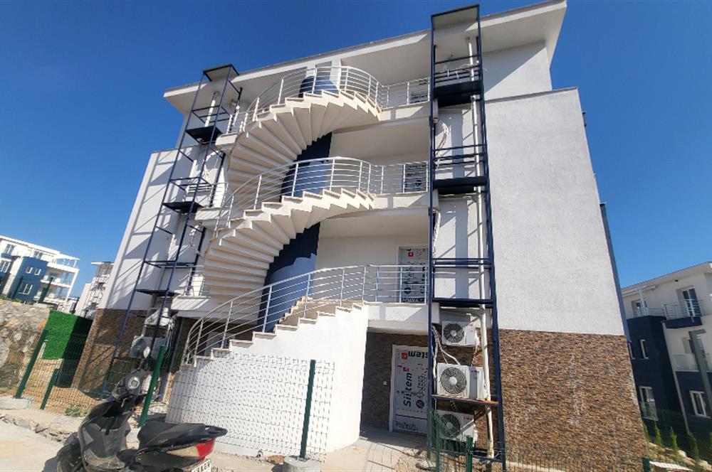 Sea view apartment for sale in Kıyıkışlacık complex