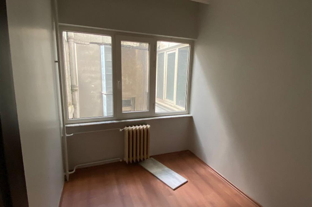 Şişli Teşvikiyede Prestijli Konumda Kiralık Ferah 4+1 Daire