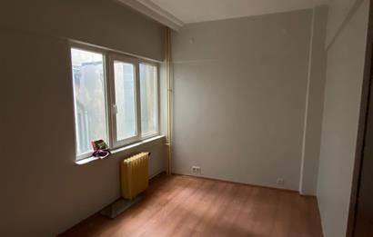 Şişli Teşvikiyede Prestijli Konumda Kiralık Ferah 4+1 Daire