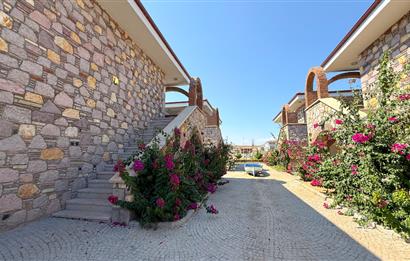 Küçükköyde Satılık, Taş Mimarili Han İçinde,Havuzlu 1+1 Daire