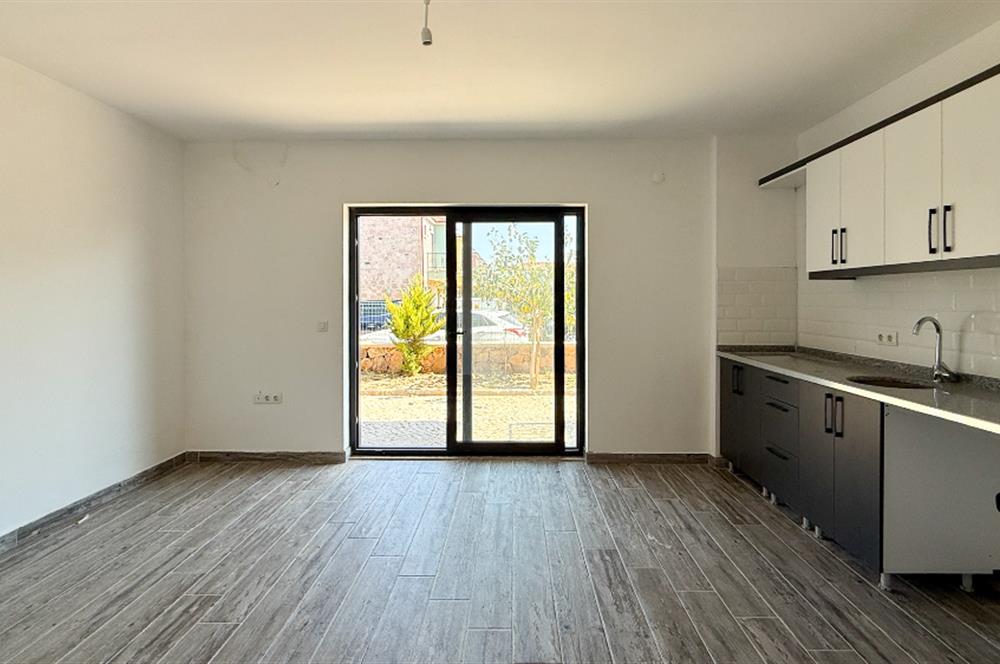 Küçükköyde Satılık, Taş Mimarili Han İçinde,Havuzlu 1+1 Daire