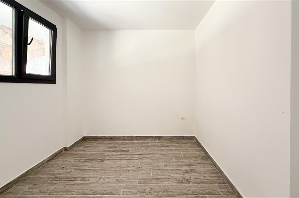 Küçükköyde Satılık, Taş Mimarili Han İçinde,Havuzlu 1+1 Daire