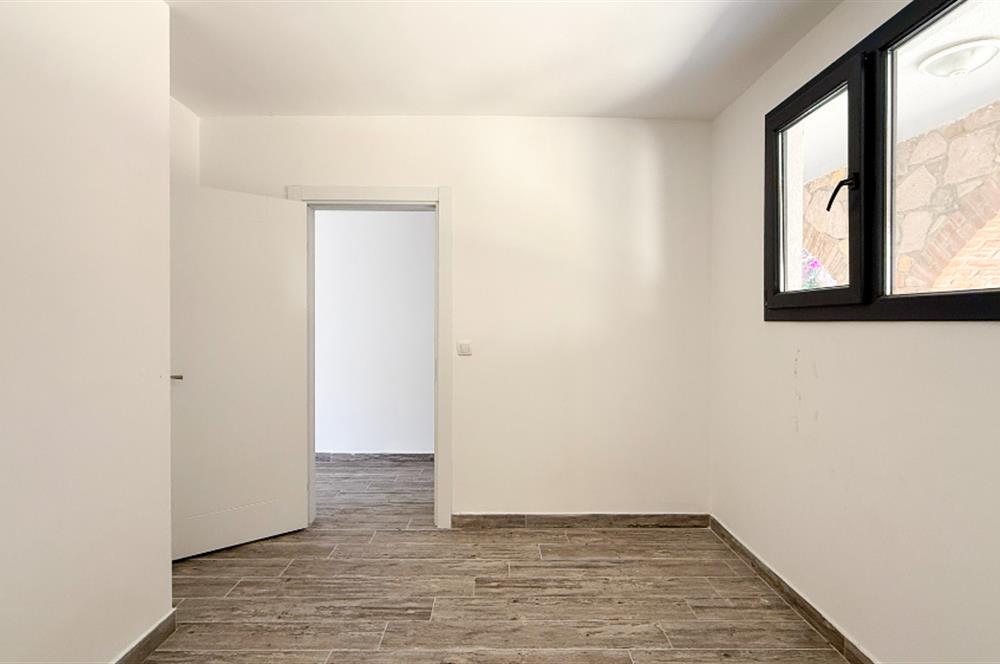 Küçükköyde Satılık, Taş Mimarili Han İçinde,Havuzlu 1+1 Daire