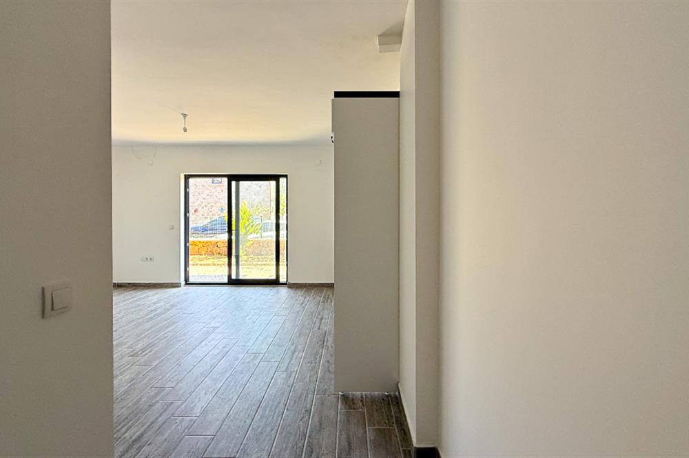 Küçükköyde Satılık, Taş Mimarili Han İçinde,Havuzlu 1+1 Daire