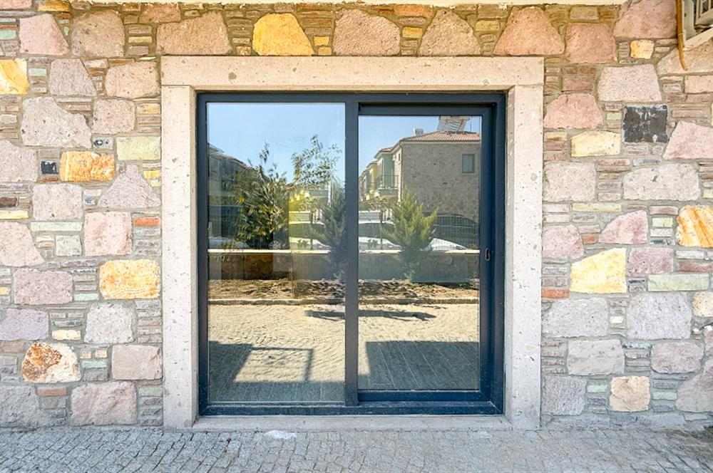 Küçükköyde Satılık, Taş Mimarili Han İçinde,Havuzlu 1+1 Daire