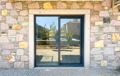 Küçükköyde Satılık, Taş Mimarili Han İçinde,Havuzlu 1+1 Daire