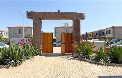 Küçükköyde Satılık, Taş Mimarili Han İçinde,Havuzlu 1+1 Daire