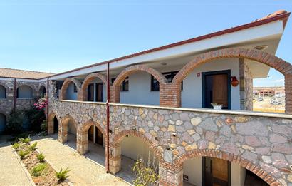 Küçükköyde Satılık, Taş Mimarili Han İçinde,Havuzlu 1+1 Daire