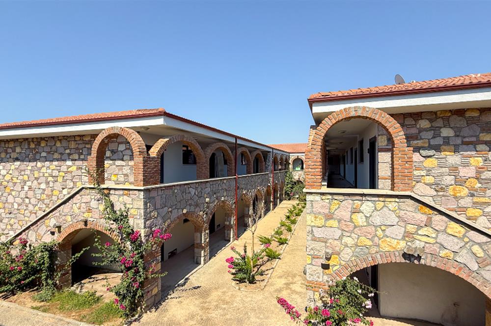 Küçükköyde Satılık, Taş Mimarili Han İçinde,Havuzlu 1+1 Daire