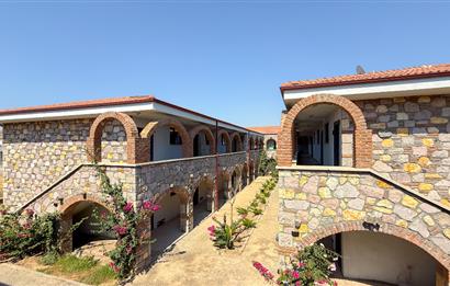 Küçükköyde Satılık, Taş Mimarili Han İçinde,Havuzlu 1+1 Daire