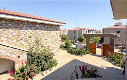 Küçükköyde Satılık, Taş Mimarili Han İçinde,Havuzlu 1+1 Daire