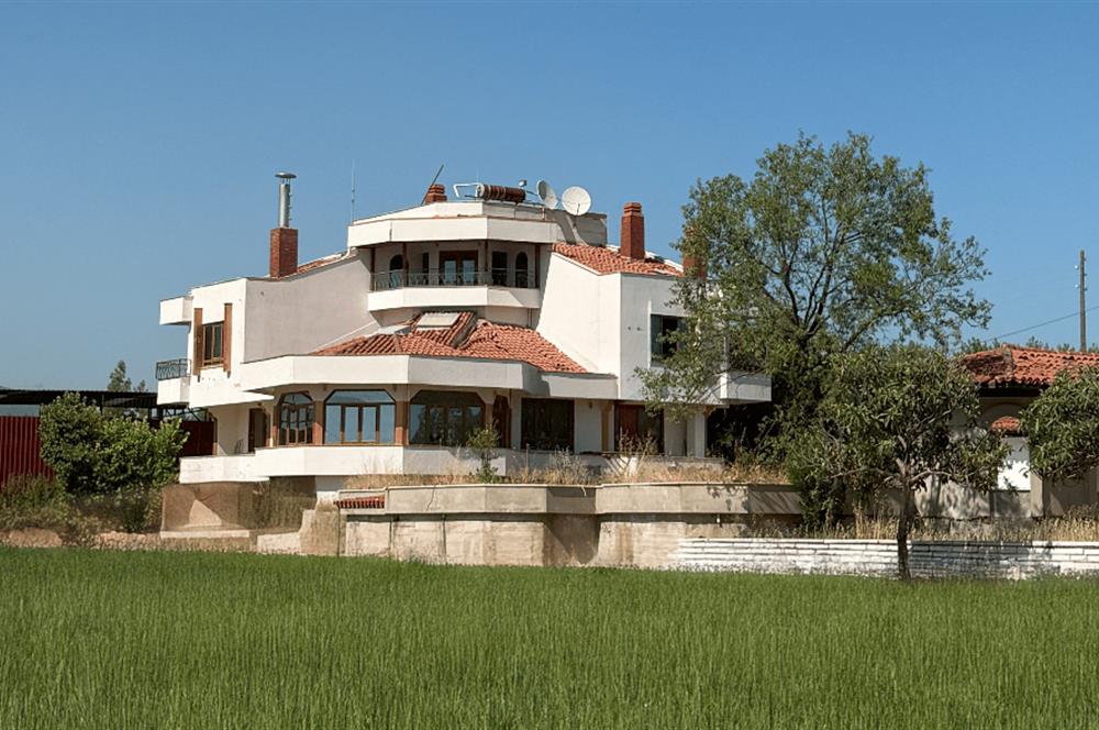 Muğla Yatağan'da Anayol üzeri AVM karşısı, Özel havuzlu Satılık Müstakil Villa
