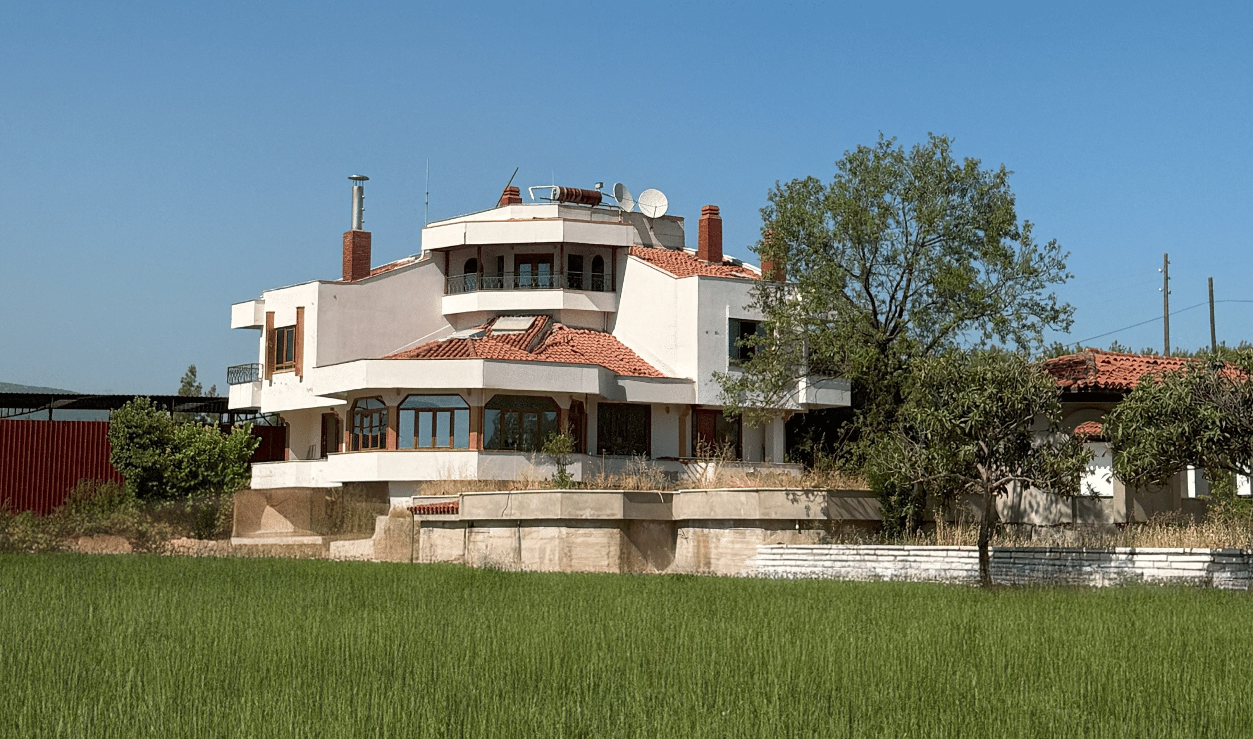 Muğla Yatağan'da Anayol üzeri AVM karşısı, Özel havuzlu Satılık Müstakil Villa